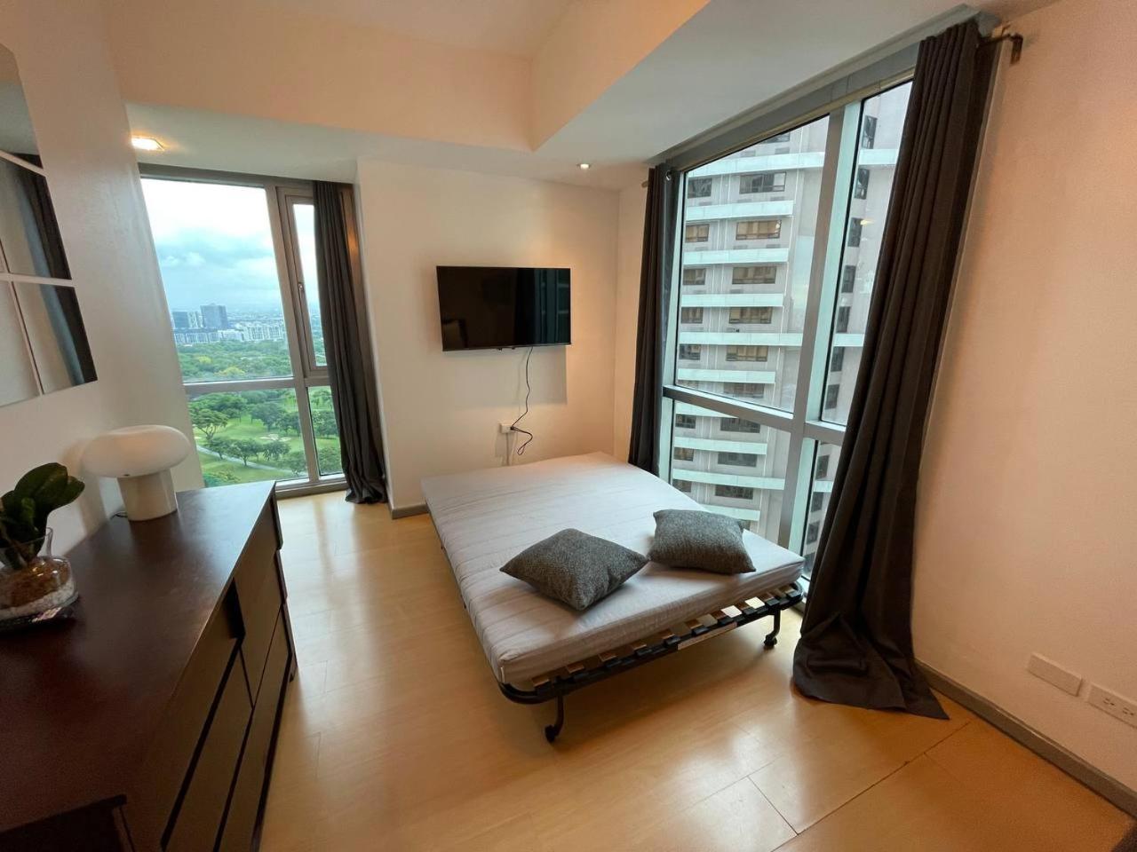 Prime Avant Bgc Location Apartments By Ph Staycation Manila Exteriér fotografie