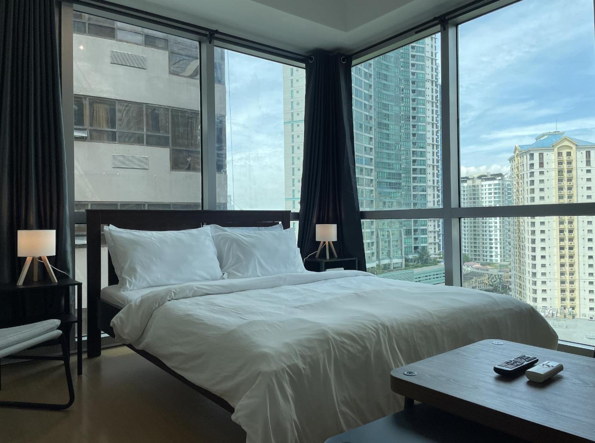 Prime Avant Bgc Location Apartments By Ph Staycation Manila Exteriér fotografie
